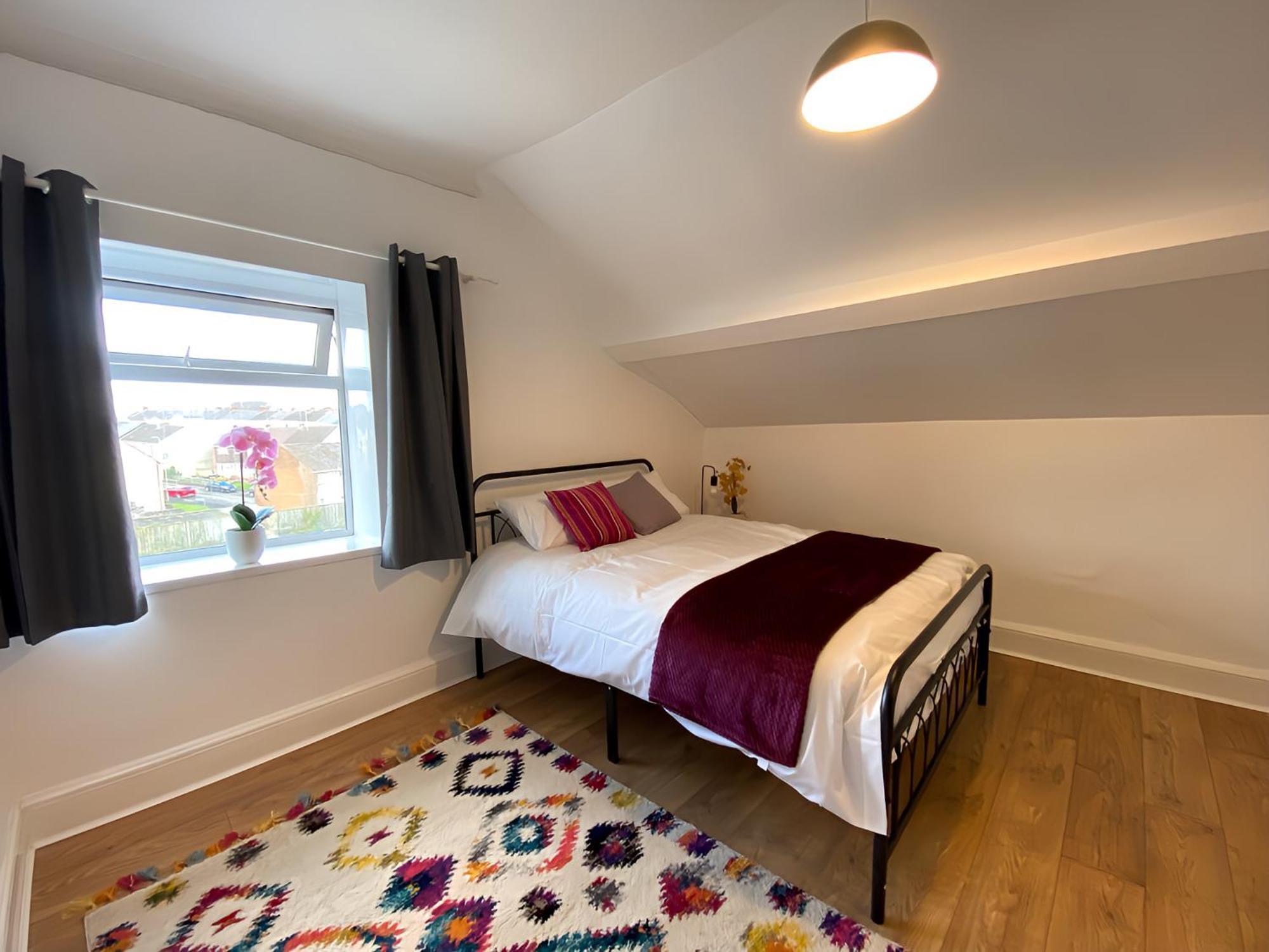 4-Bedroom Home - Perfect For Those Working In Bridgend - By Tailored Accommodation 外观 照片