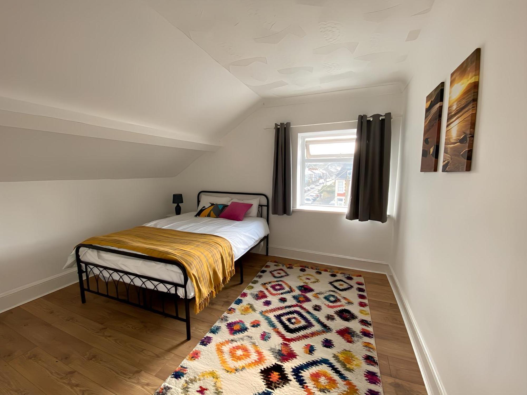 4-Bedroom Home - Perfect For Those Working In Bridgend - By Tailored Accommodation 外观 照片